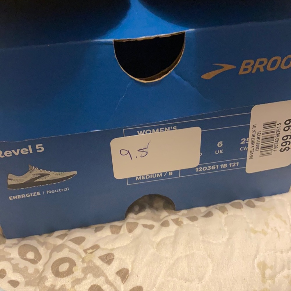 Brooks worn once